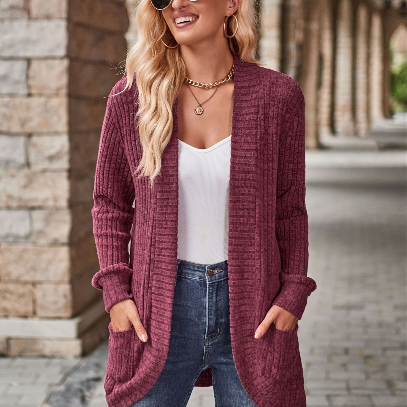 Ayollar uchun bir rangli ribli trikotaj kardigan, cho'ntaklar bilan, uzun qo'lli tashqi kiyim