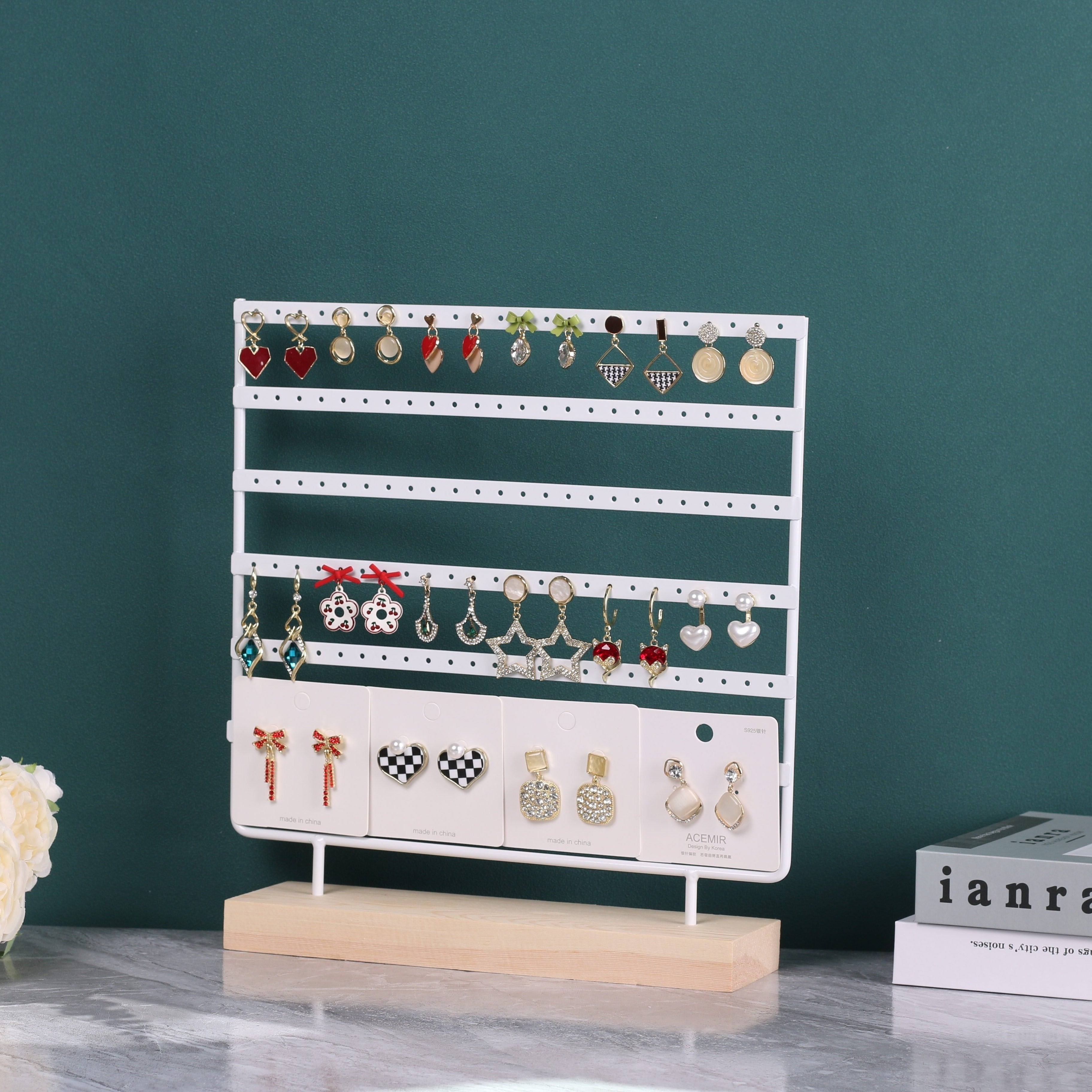 Шестиярусная витрина для серег с металлическим держателем и деревянной основой