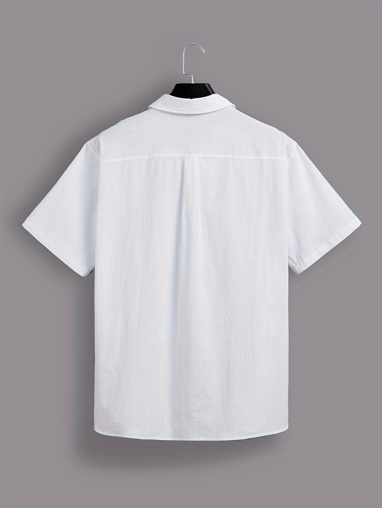 Paxta erkaklar uchun tasodifiy ko'ylak, yuqori bo'yin, oddiy kesim, bir xil rang, to'qilgan mato, tugma yopilishi, qirralangan tafsilotlar, katta o'lcham.