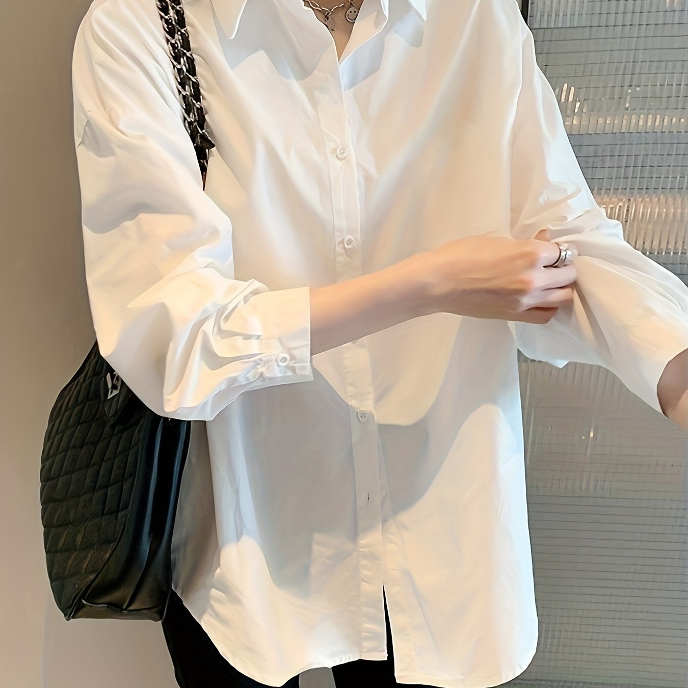 Рубашка с длинными рукавами и лацканами однотонного цвета, идеальна для весны и осени.