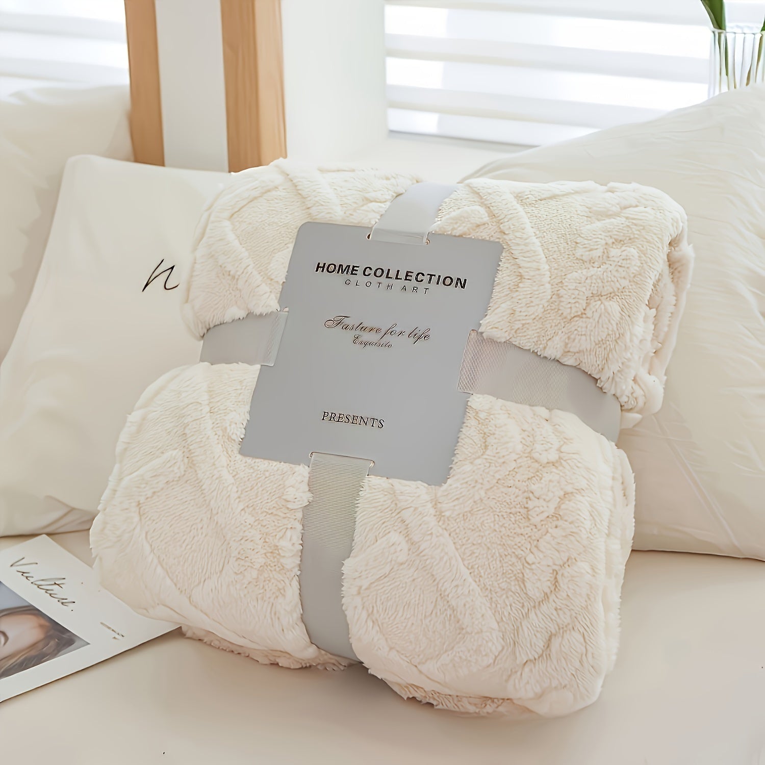 Yagona karavot uchun bir rangli jakard to'rli teri velvetsidan tayyorlangan ko'rpa. Ushbu ko'rpa qo'shimcha issiqlik va qulaylik uchun qalinlashtirilgan, bu esa uni havo konditsioneri uchun tashqi ko'rpa sifatida ishlatish uchun mukammal qiladi.