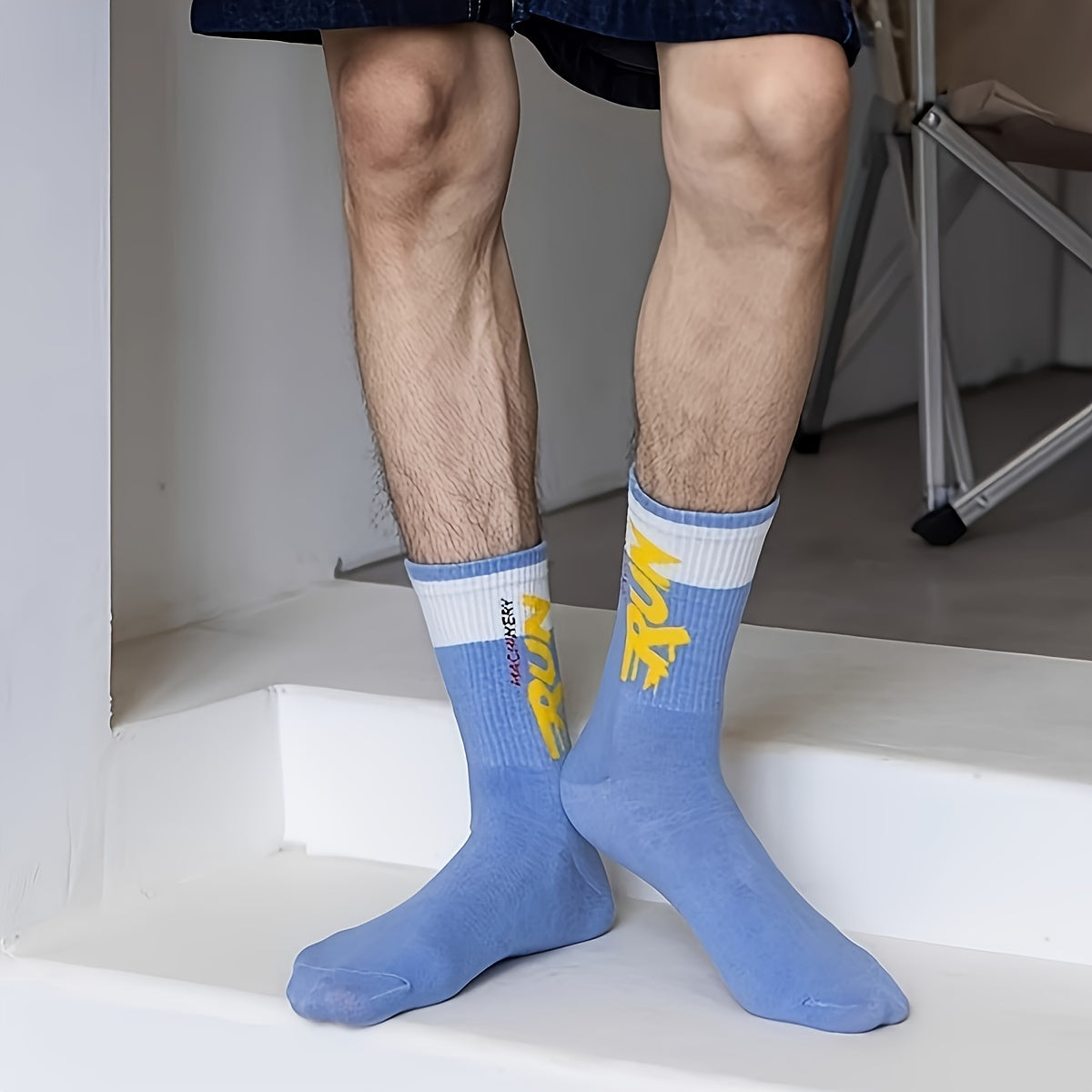 Men's Mid-Calf Crew Socks 5 Pairs Letter Pattern Breathable Polyester for Outdoor Sports