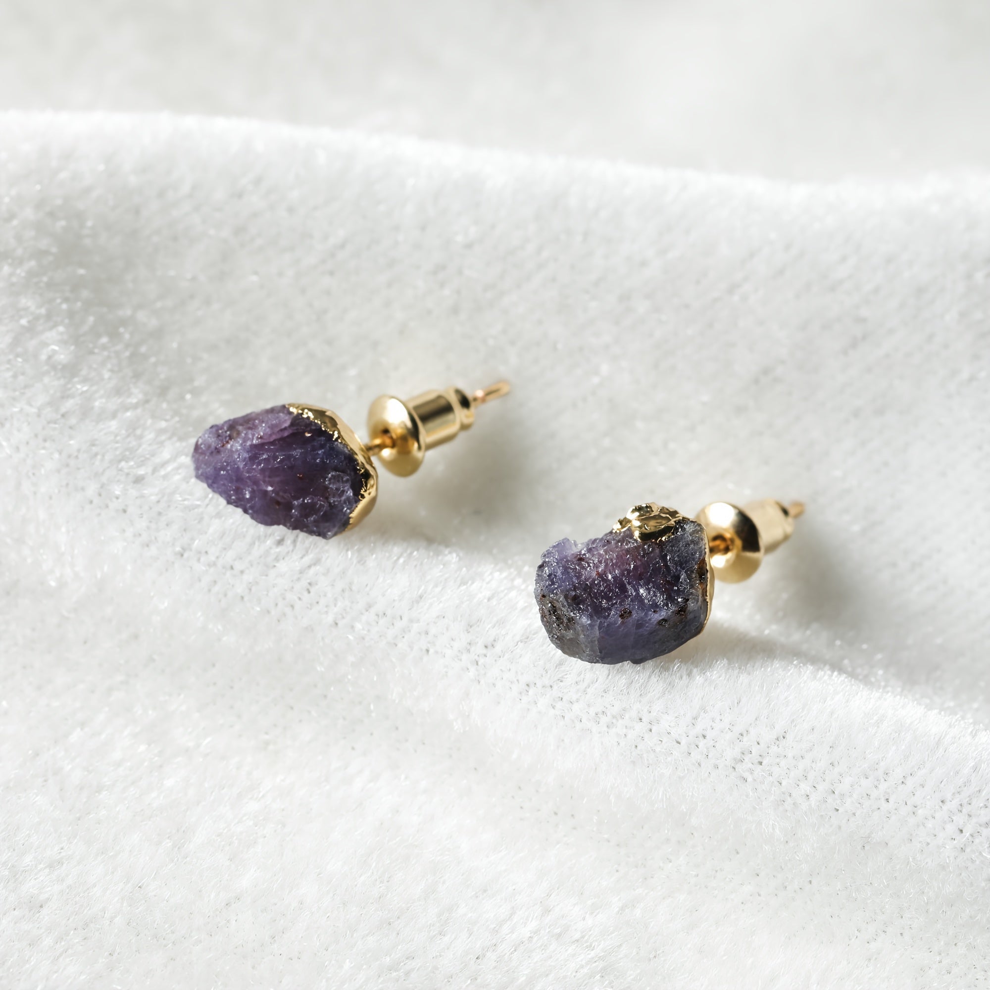 Chic Boho 925 Silver Stud Earrings with Chalcedony Gemstone, Perfect for Everyday and Parties, Bohemian Style Earrings, Natural Chalcedony Stone, Ideal for Daily Wear, Boho-Chic Stud Earrings