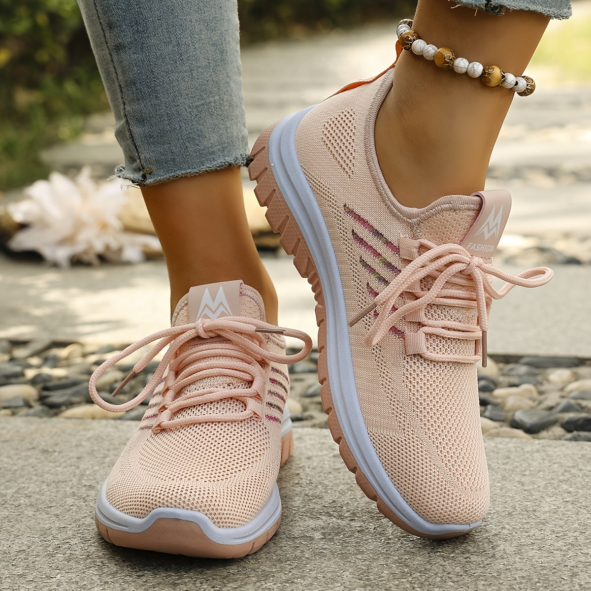 Ayollar uchun nafas oladigan, engil sport poyabzali, ko‘k va oq, tez kiyinadigan, kundalik shaxsiy poyabzal