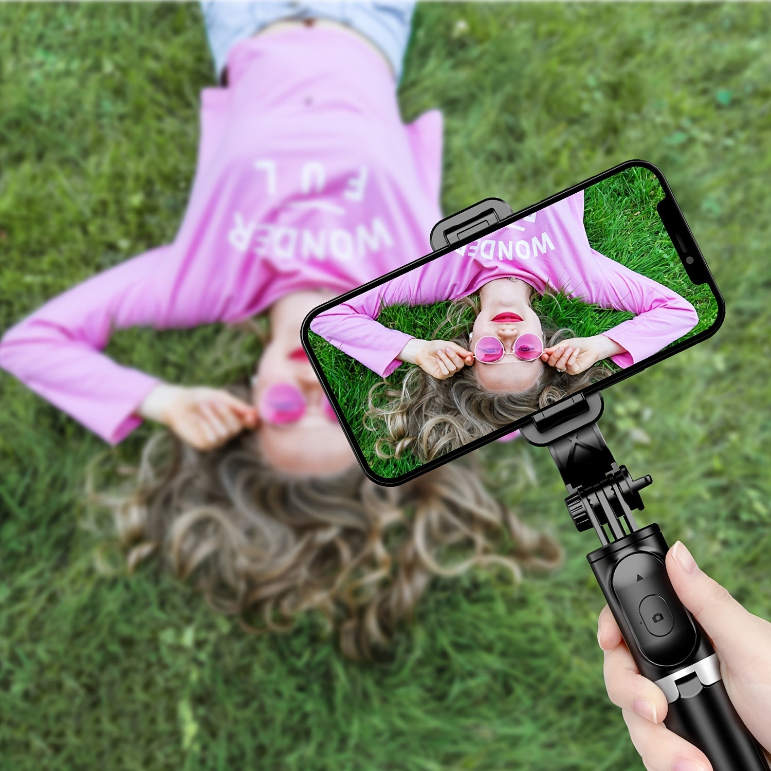 Turli xil smartfonlar uchun simsiz masofadan boshqarish pultiga ega bo'lgan cho'ziladigan selfie tayoqchasi tripod
