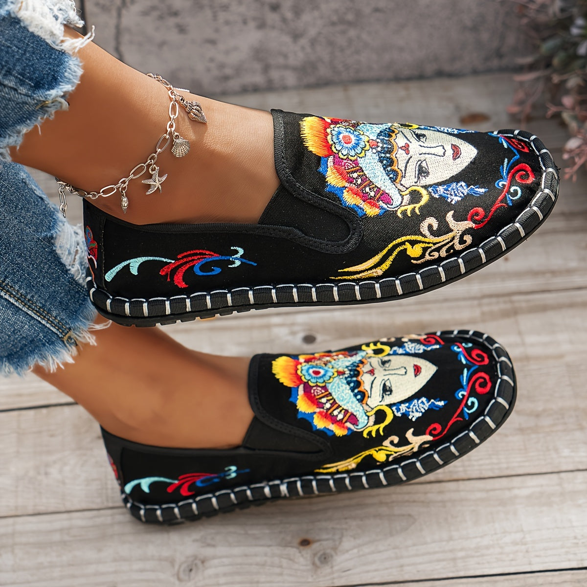 Women's Embroidered Canvas Flats Lightweight Soft Sole Walking Shoes