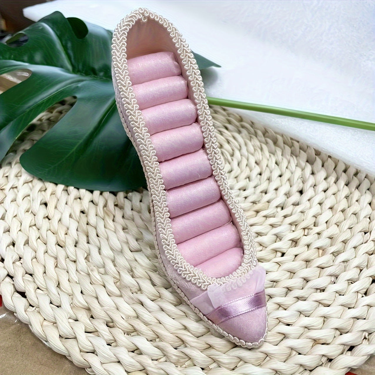 Розовый органайзер для украшений на высоком каблуке для колец, браслетов, ожерелий, брошей