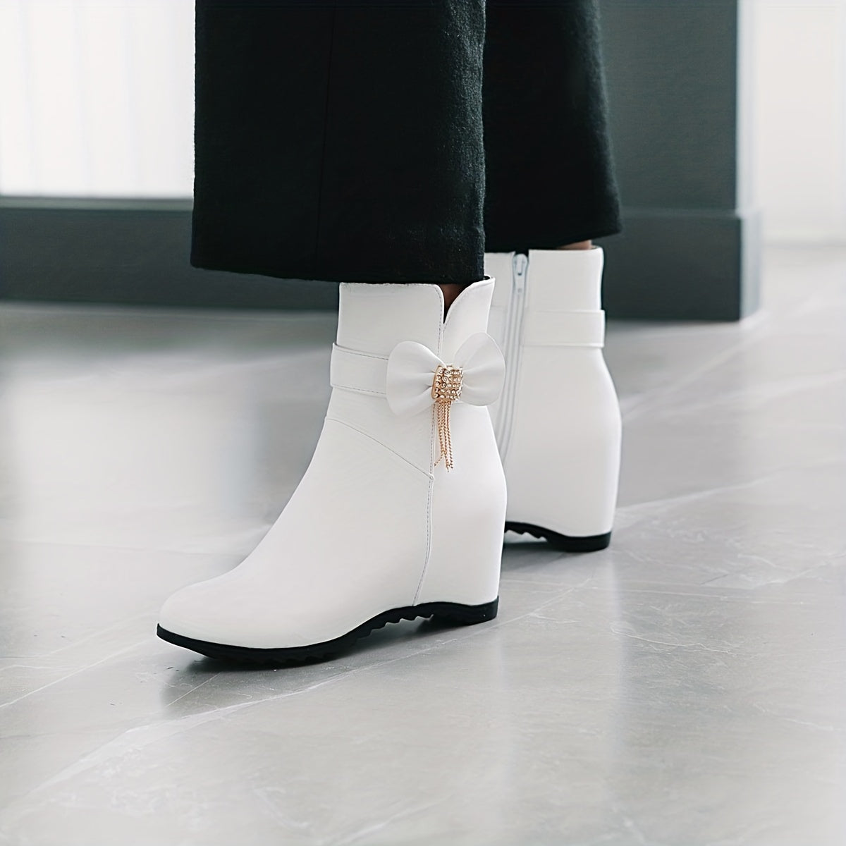 Women's Round Toe Fashion Boots With Boosting Insole