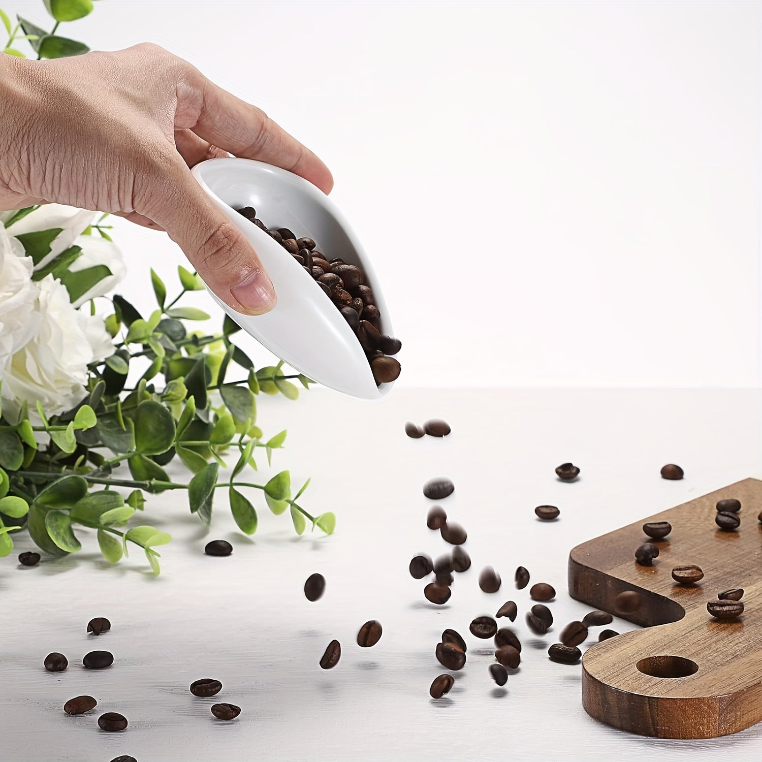 White Porcelain Coffee Bean Dosing Cup for Tea and Coffee Enthusiasts