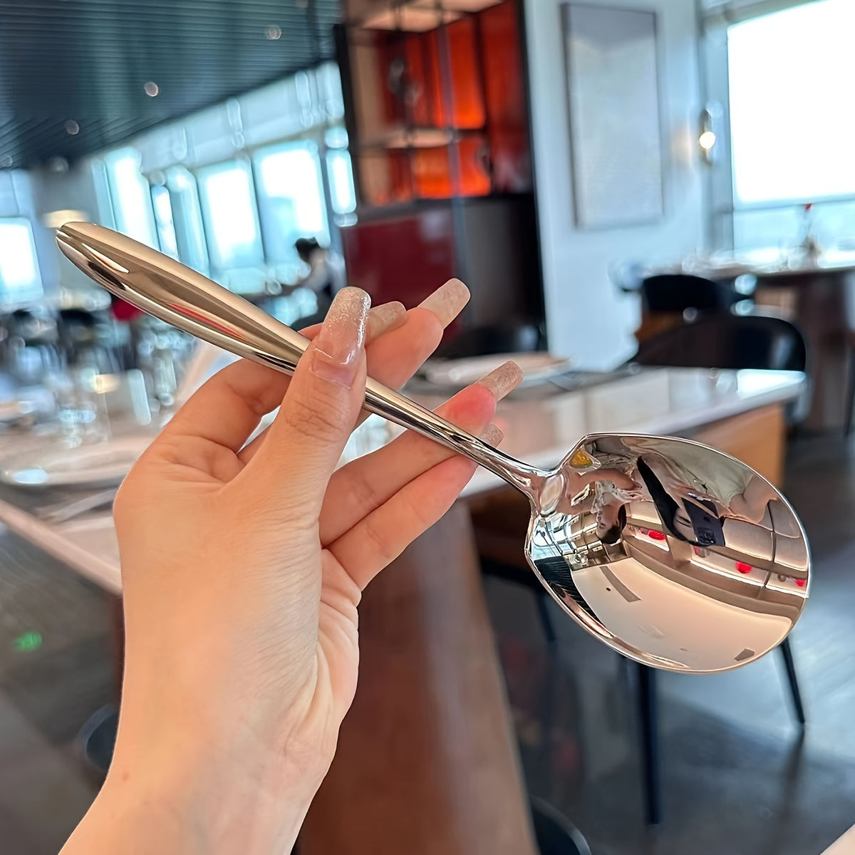 Buffet, kechki ovqat ziyofatlari va har kuni foydalanish uchun mo'ljallangan, zamonaviy va mustahkam zanglamaydigan po'latdan yasalgan kvadrat qoshiq. Xizmat ko'rsatish va pishirish uchun mos.