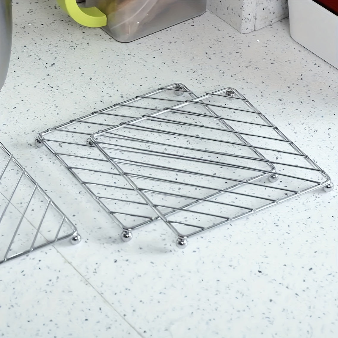 Stainless steel pot mat va coaster to'plami oshxona va restoran uchun, sirpanmaydigan va oson tozalanadigan.