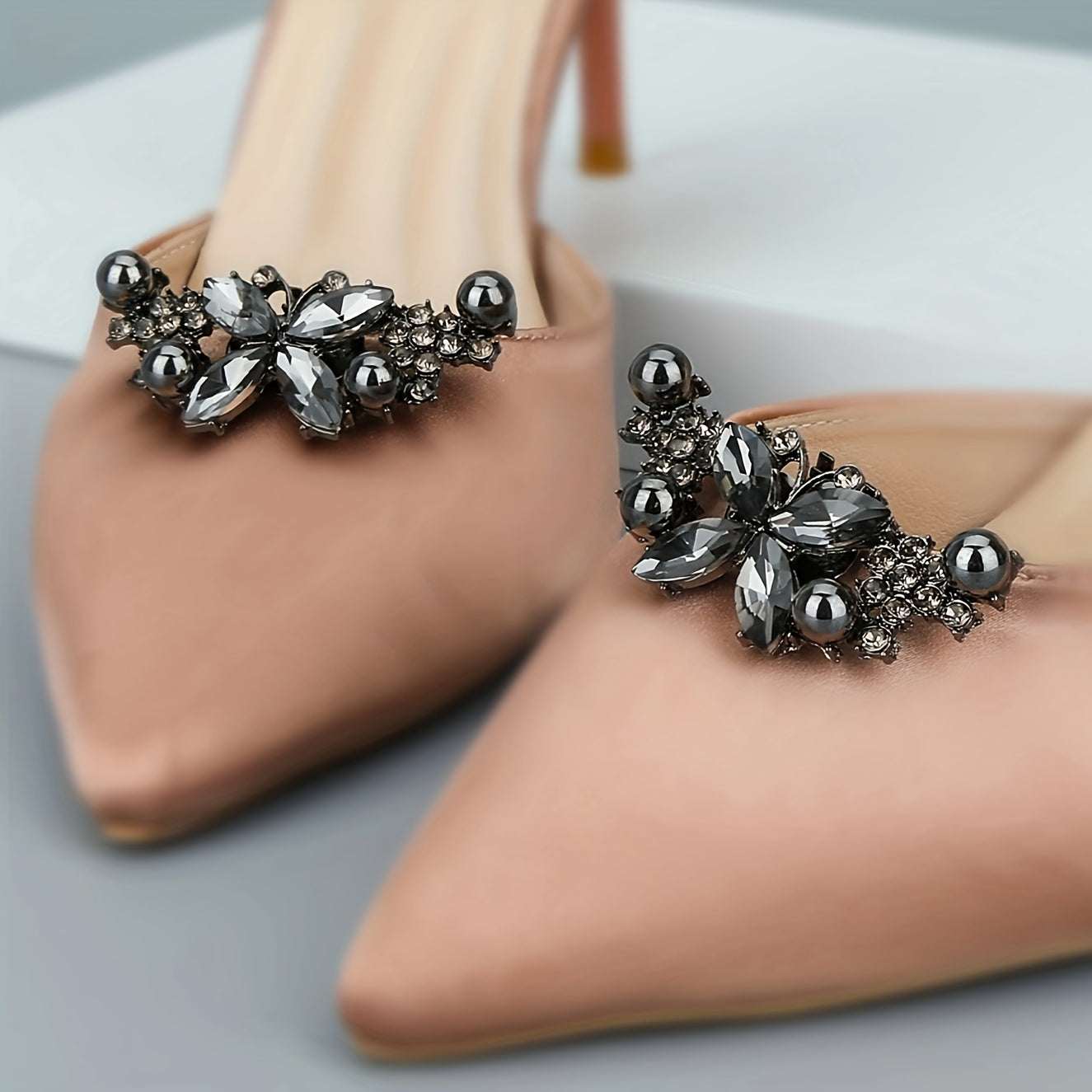 Ayollar uchun qora rhinestone farfalla poyabzal tokchalari, yuqori poshnalar uchun