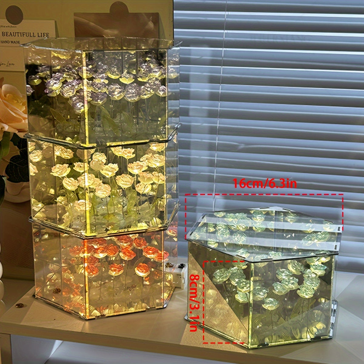 Ushbu Kreativ DIY Geksagonal Atirgul 3D Gullar Tun Chirog'iga ega bo'ling, ikki funktsiyali Oyna va Chiroqni taqdim etadi. Bu tug'ilgan kunlar, romantik tadbirlar yoki Rojdestvo yoki Halloween uchun xona bezatish uchun mukammal sovg'a.