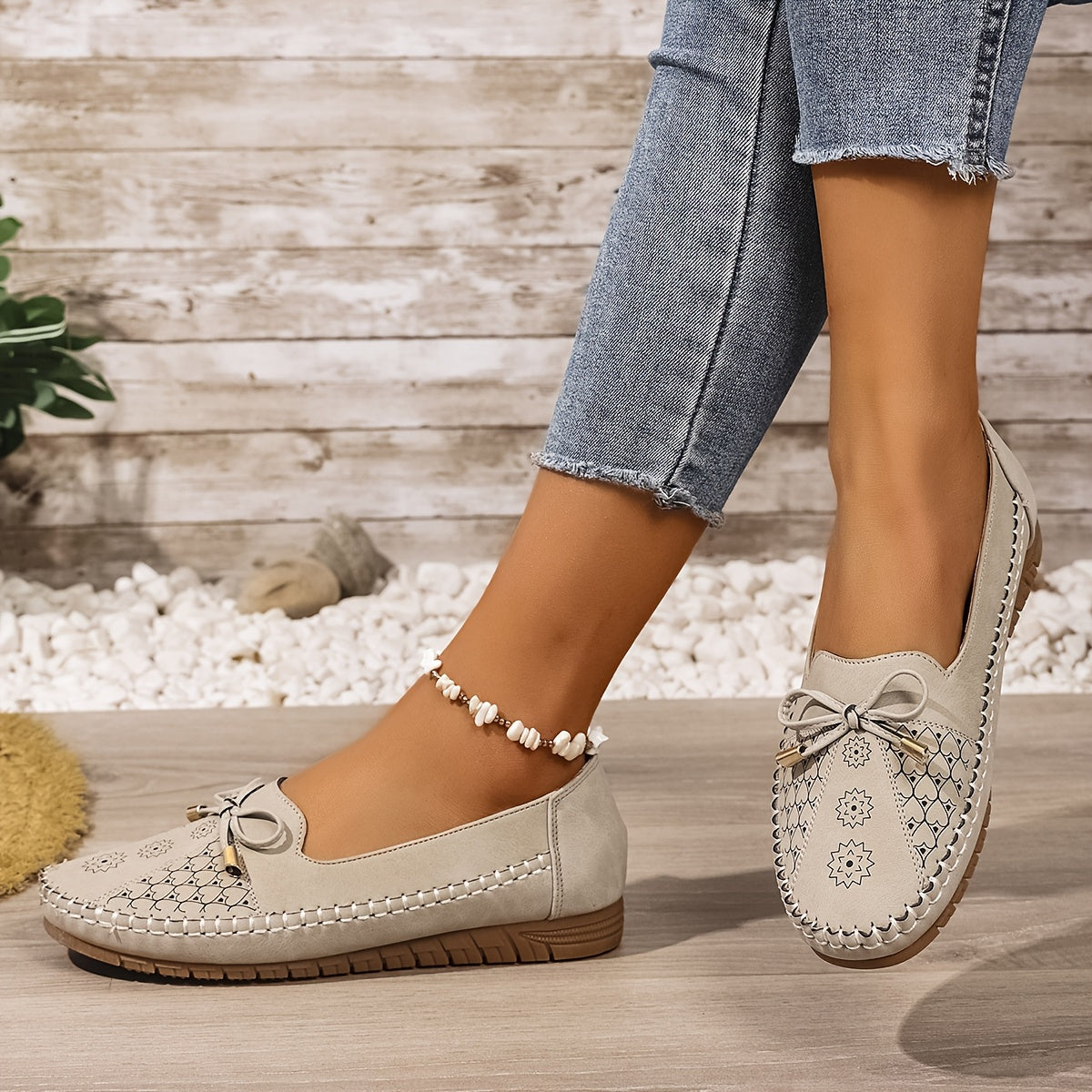 Plus o'lchamli ayollar uchun vintage slip-on tufli, kamon va geometrik naqshli bejirim aksessuarlar bilan