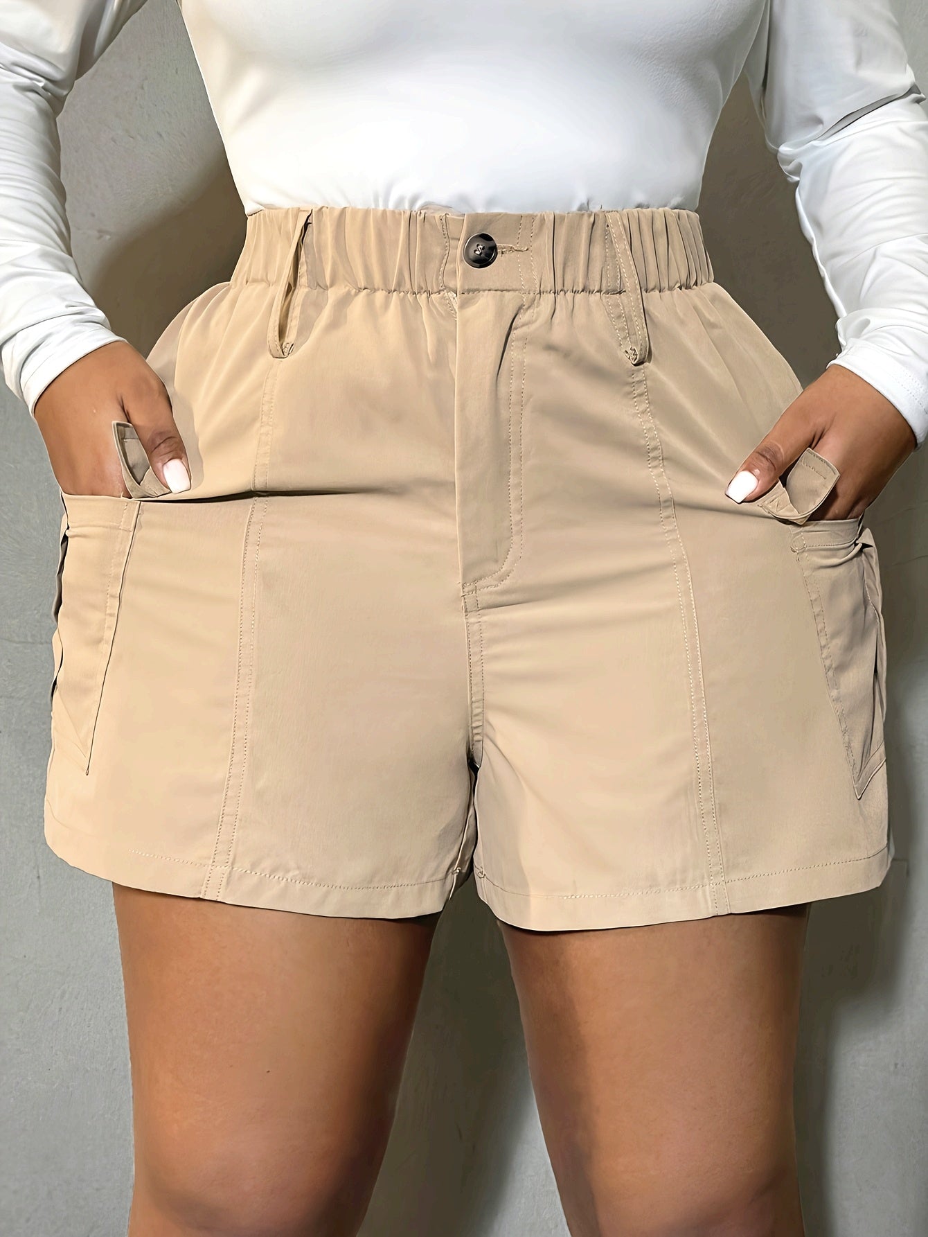 Ayollar uchun keng ko'lamli kundalik shortlar, cho'ntaklar bilan, polyester, bir rangli