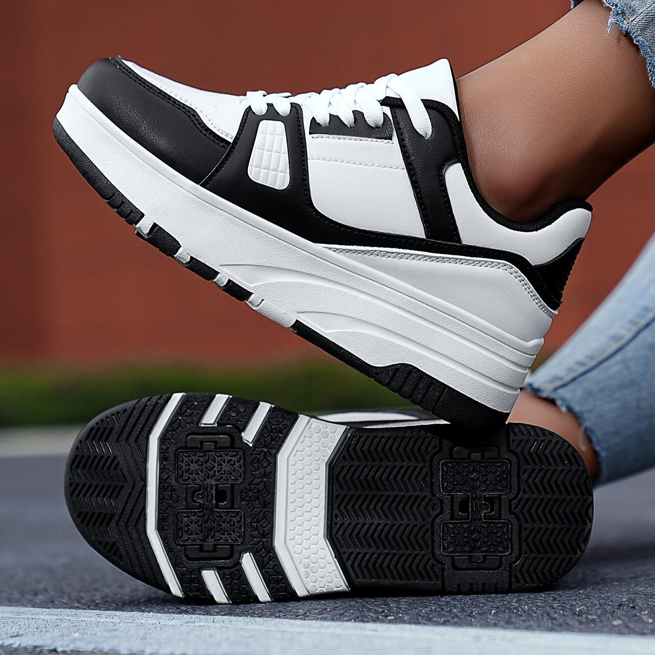 Kids Roller Skates for Girls and Boys All-Season Low Top PU Fabric Sole Sports