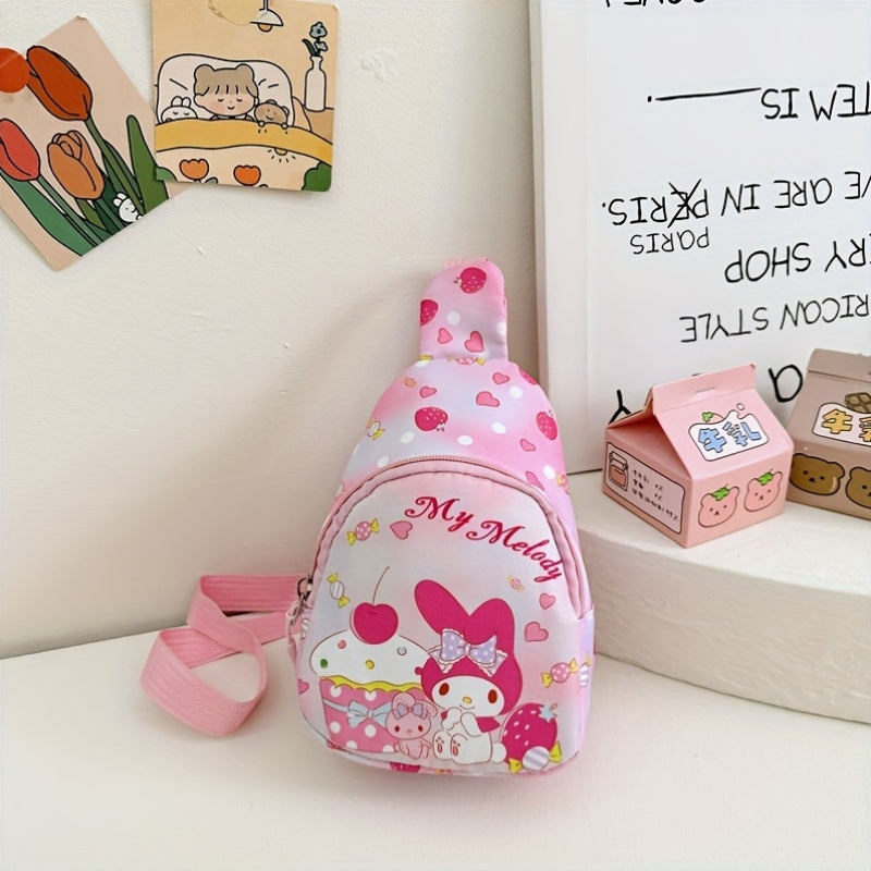 Sanrio Hello Kitty & Friends ko'krak sumkasi - sayohat uchun zarur narsalar va har kuni kiyinish uchun mukammal bo'lgan, zipper dizayniga ega kichik rucksack. Buni bitta yelka orqali kesib o'tadigan sumka sifatida olib yurish mumkin.