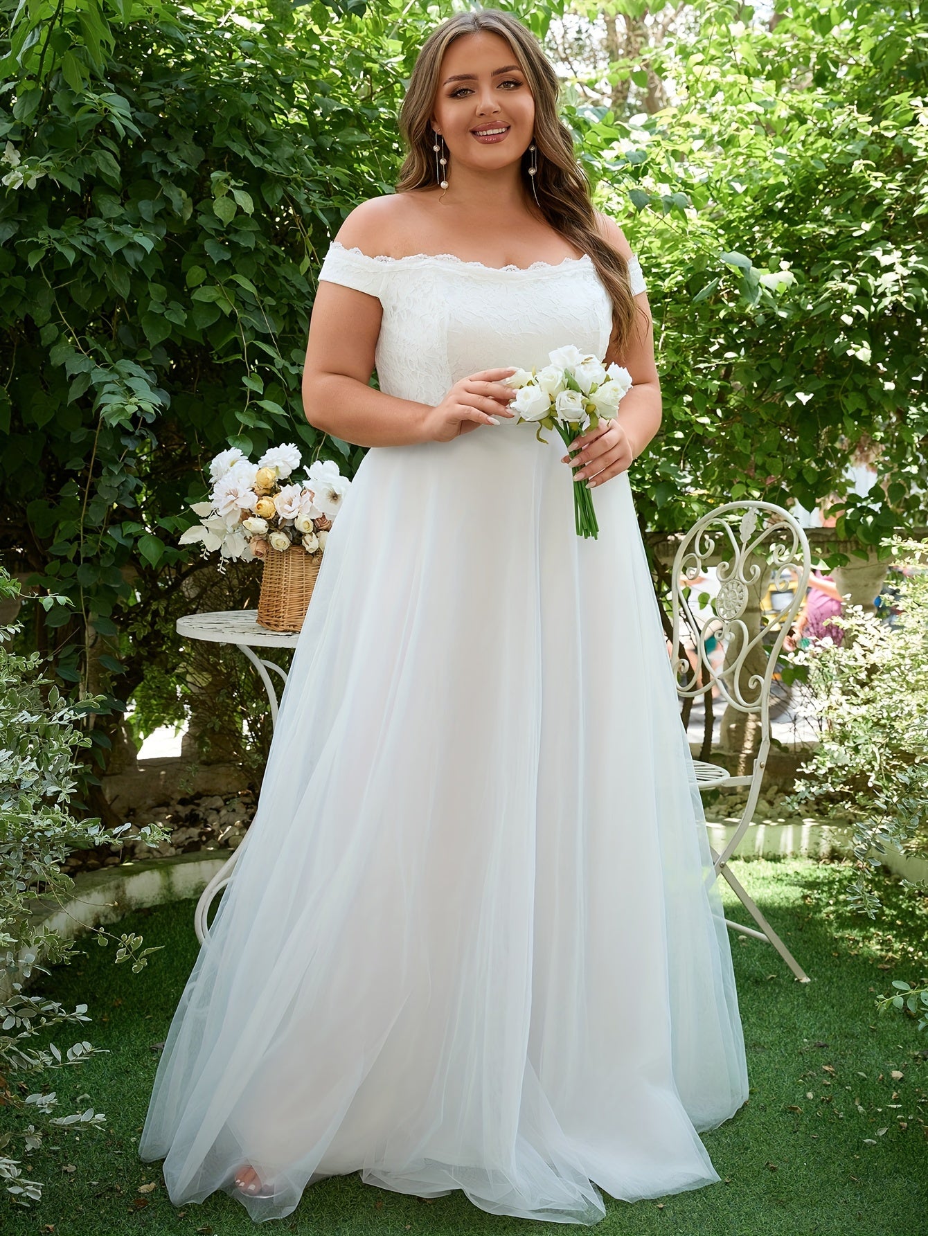 Plus Size Women's Lace Off-Shoulder Wedding Dress Sleeveless Tulle Gown