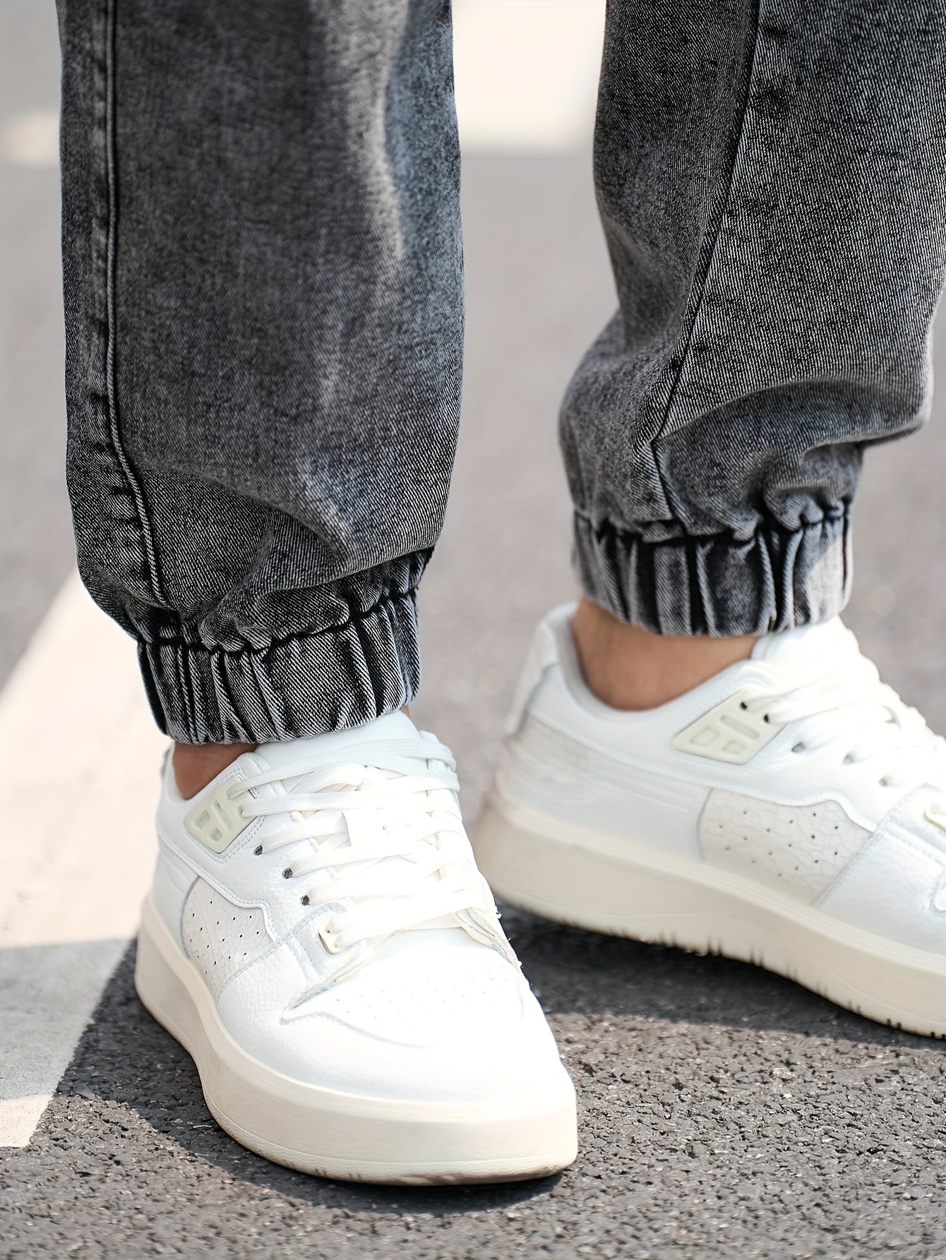 Katta o'lchamdagi erkaklar uchun qor to'zi yuvilgan denim yuk shimlari, elastik bel, tasodifiy, cho'zilmaydigan, kuz/qish uchun mashinada yuvish mumkin.