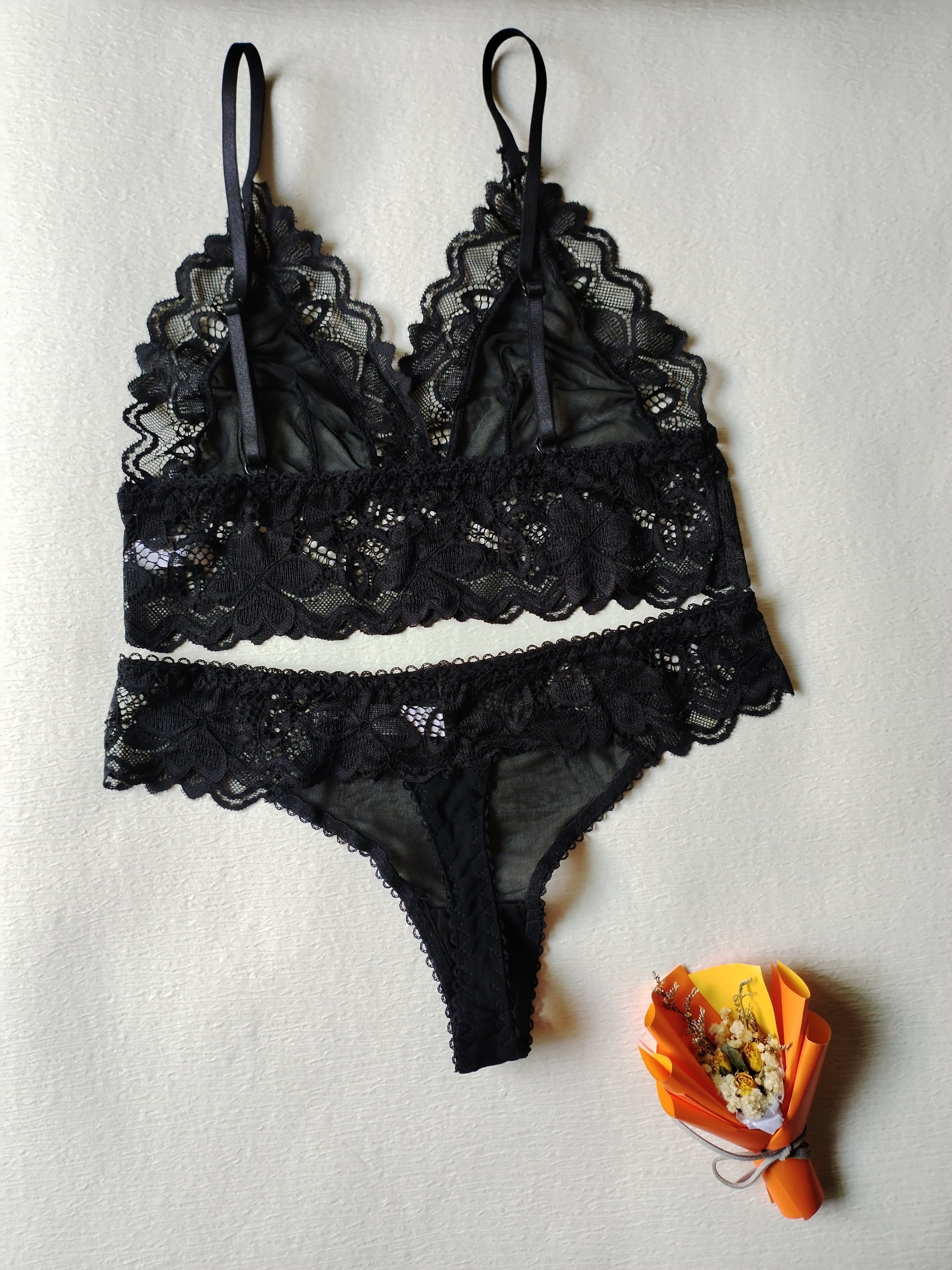 Women's Floral Lace Lingerie Set with Scallop Trim Wireless Bra and Mesh Panties