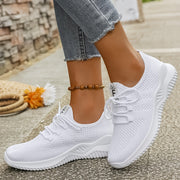 Ayollar uchun kundalik sport poyabzali, teridan bo‘yalgan, lentalar bilan bog‘lanadigan ayollar uchun barcha mavsumlarga mos sneakers