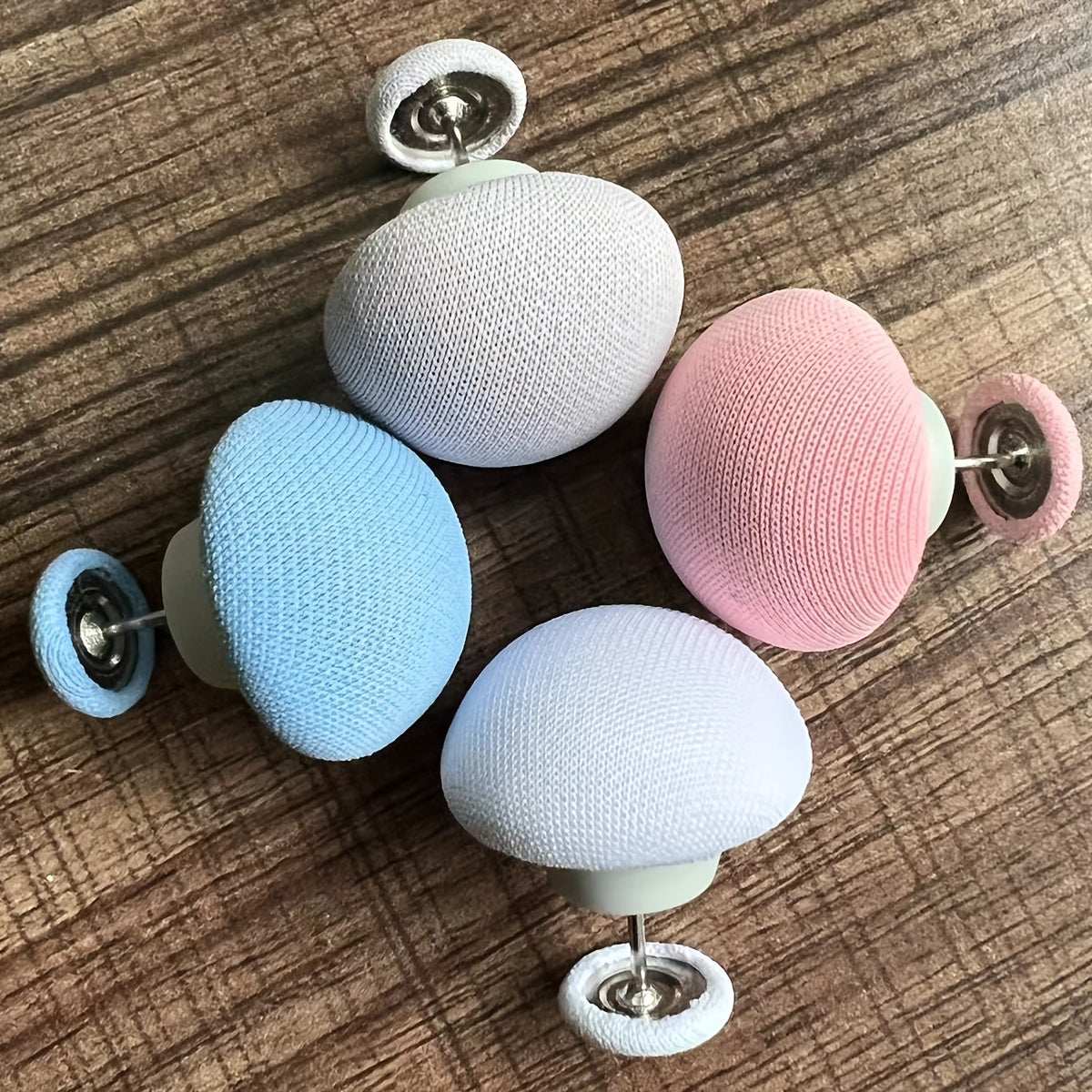 Set of 6 Non-Slip Quilt Clips for Comforters and Quilts in Assorted Colors