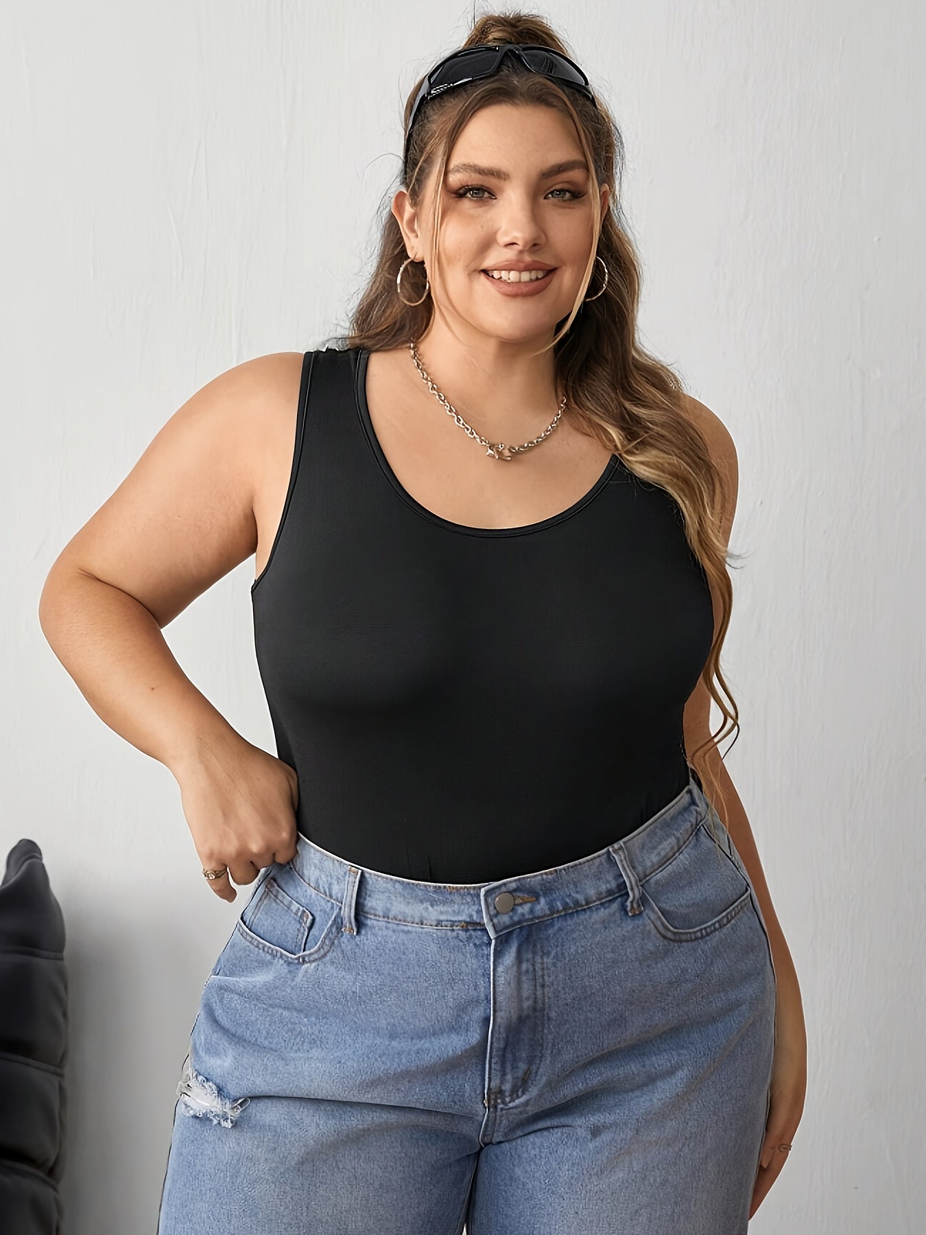 Ayollar uchun katta o'lchamli, bezsiz, nafas oladigan, qulay, kundalik, bir rangli tank top