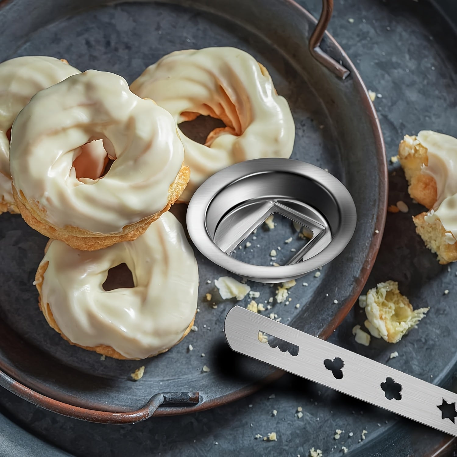 Naychali po'latdan yasalgan pechene kesgichlar to'plami, 3 xil shaklda: Yulduz, Yurak va Doira - Yaratkansiz pishirish uchun mukammal, Rojdestvo pechene va pizza uchun ideal - Oziq-ovqat xavfsizligi uchun mo'ljallangan xamir qo'shimchalari bilan birga.