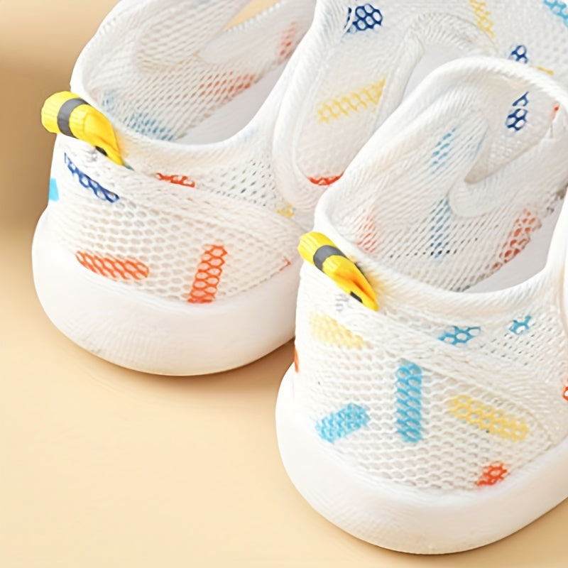 O'g'il bolalar uchun nafas oladigan yengil ochiq oyoq kiyimlari, sirpanmaydigan to'r bilan.