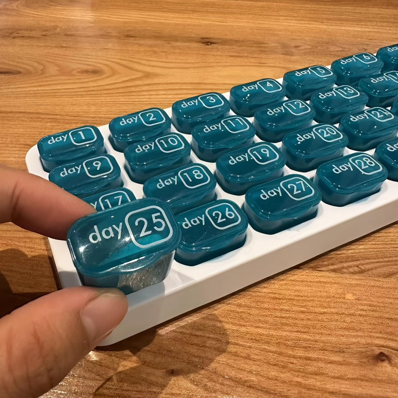 Deluxe 31-Day Pill Organizer Durable PP Material Portable with Removable Compartments