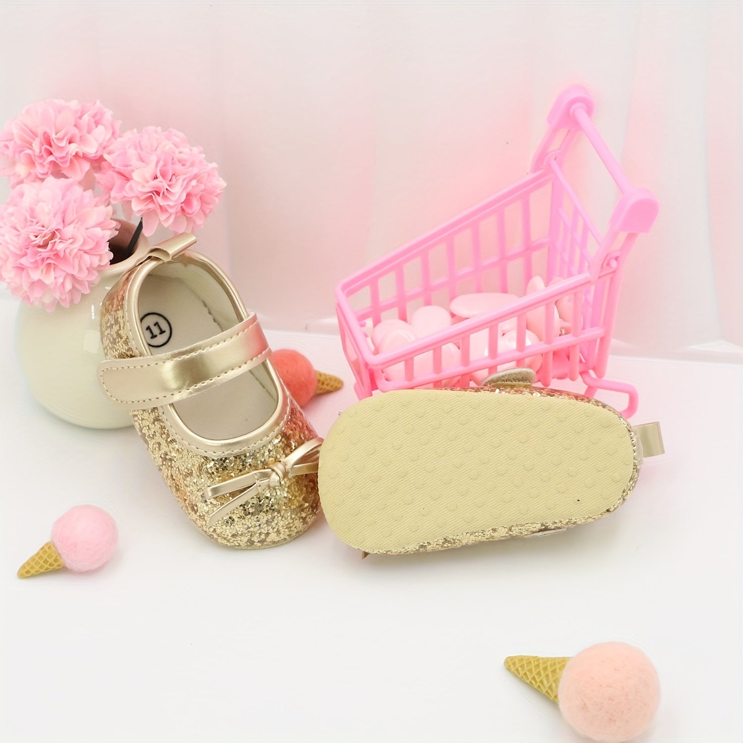 Kichkina qiz bola yurishni o'rganayotgan poyabzal, qirolicha porlashi, sirpanchiq bo'lmagan, engil, bahor, kuz, kichkina yotoqxona poyabzali