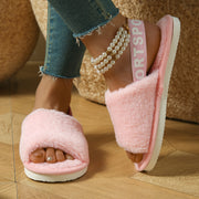 Ayollar uchun mo'ljallangan qulay va issiq plush qoplamali flip-floplar, ochiq barmoqli, qora ichki uy poyabzali