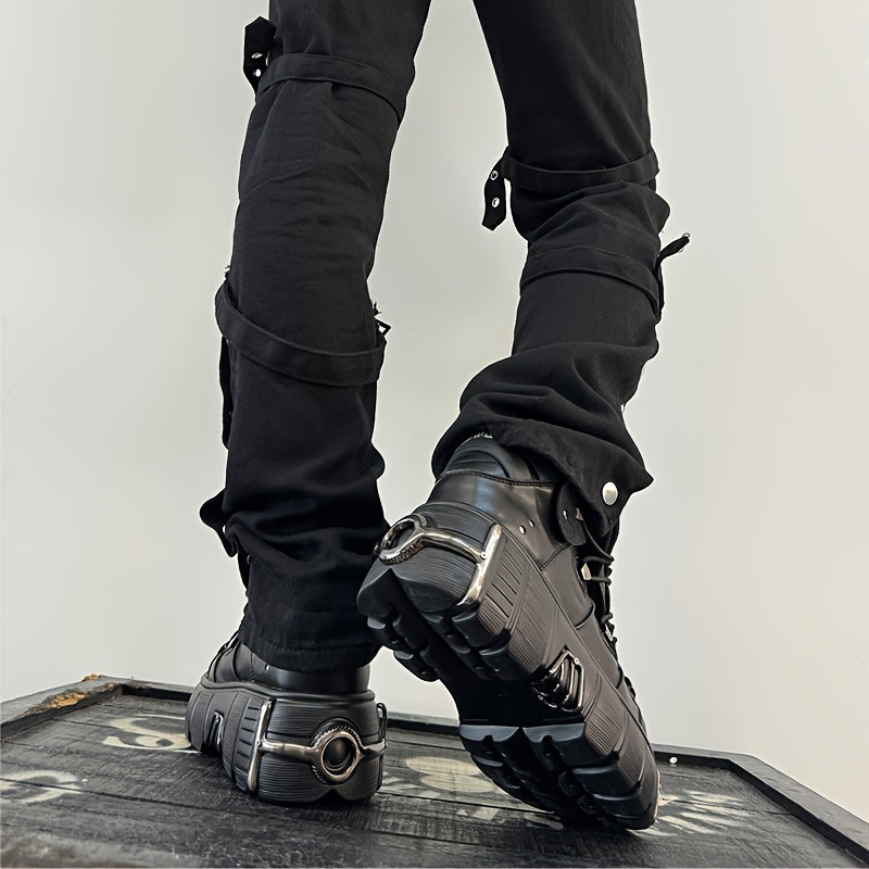 Y2K uslubidagi punk rok platforma krossovkalari, bir rangli bog'ichli ankle botinkalar bilan. Qalin taglik va sirpanmaydigan kauchuk taglikka ega qulay pastki doira botiq. Har mavsumga mos mato bilan qoplangan poyabzal.