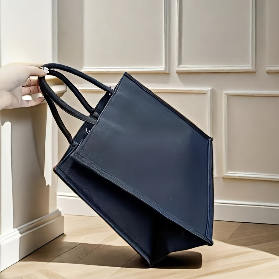 Kelebek va gullar naqshiga ega, mustahkam yelka tasmasi, magnit yopilishi va xarid qilish va sayohat uchun egiluvchan dizayni bilan ajralib turadigan zamonaviy sumka va hamyon to'plami.