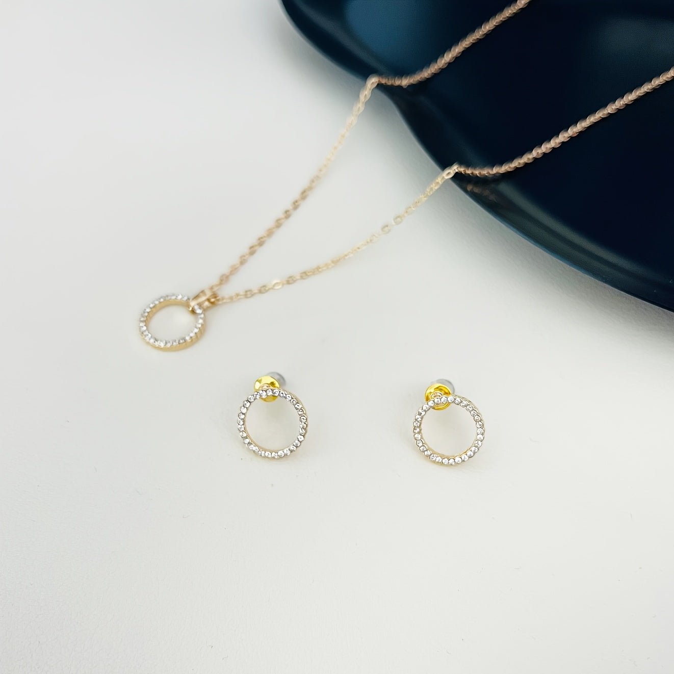 Ayollar uchun minimalistik stud taqinchoqlari, rhinestone halo bilan, zink alloy, kundalik kiyim uchun