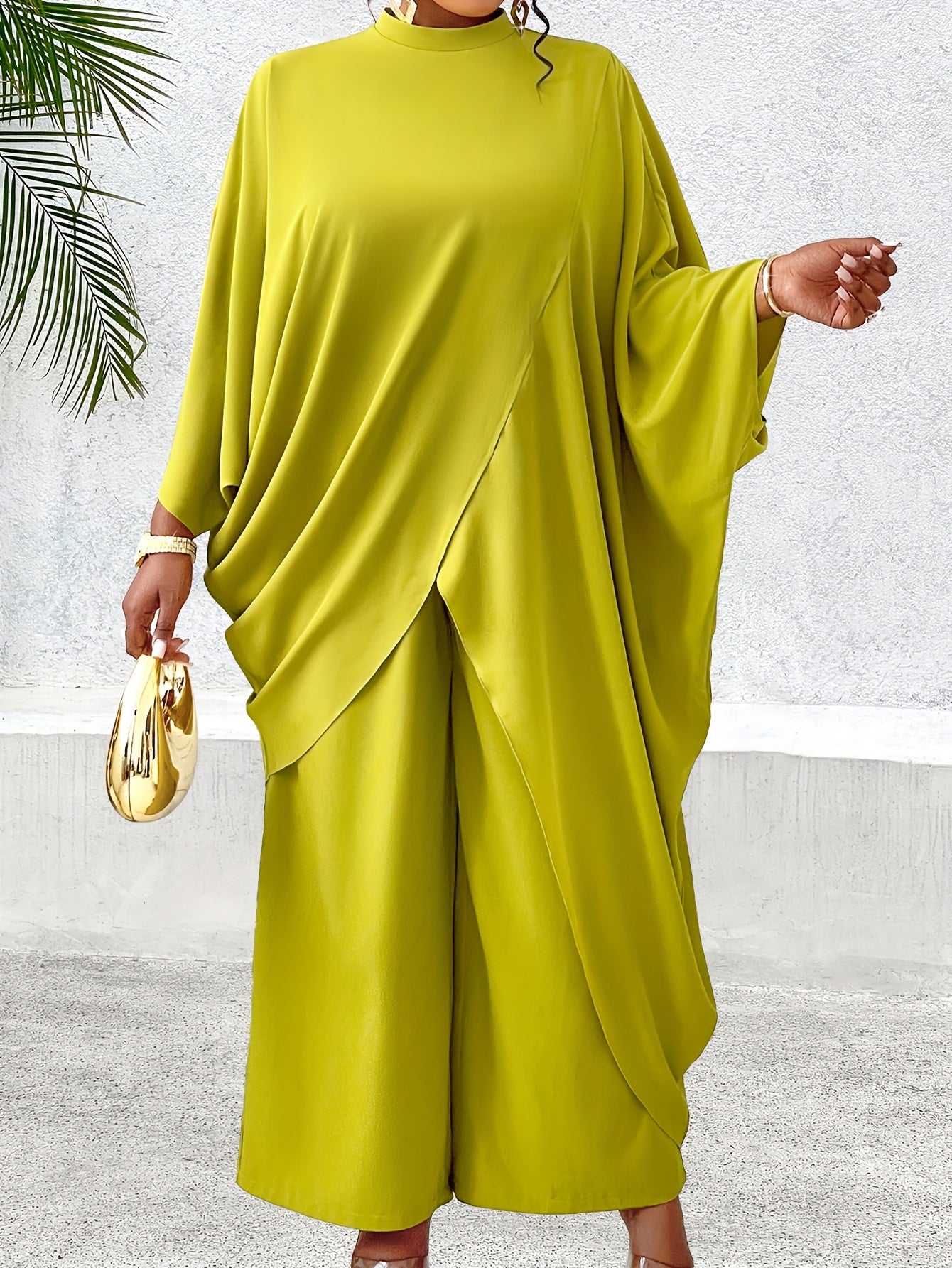 Katta o'lchamdagi shik two-piece kostyum to'plami