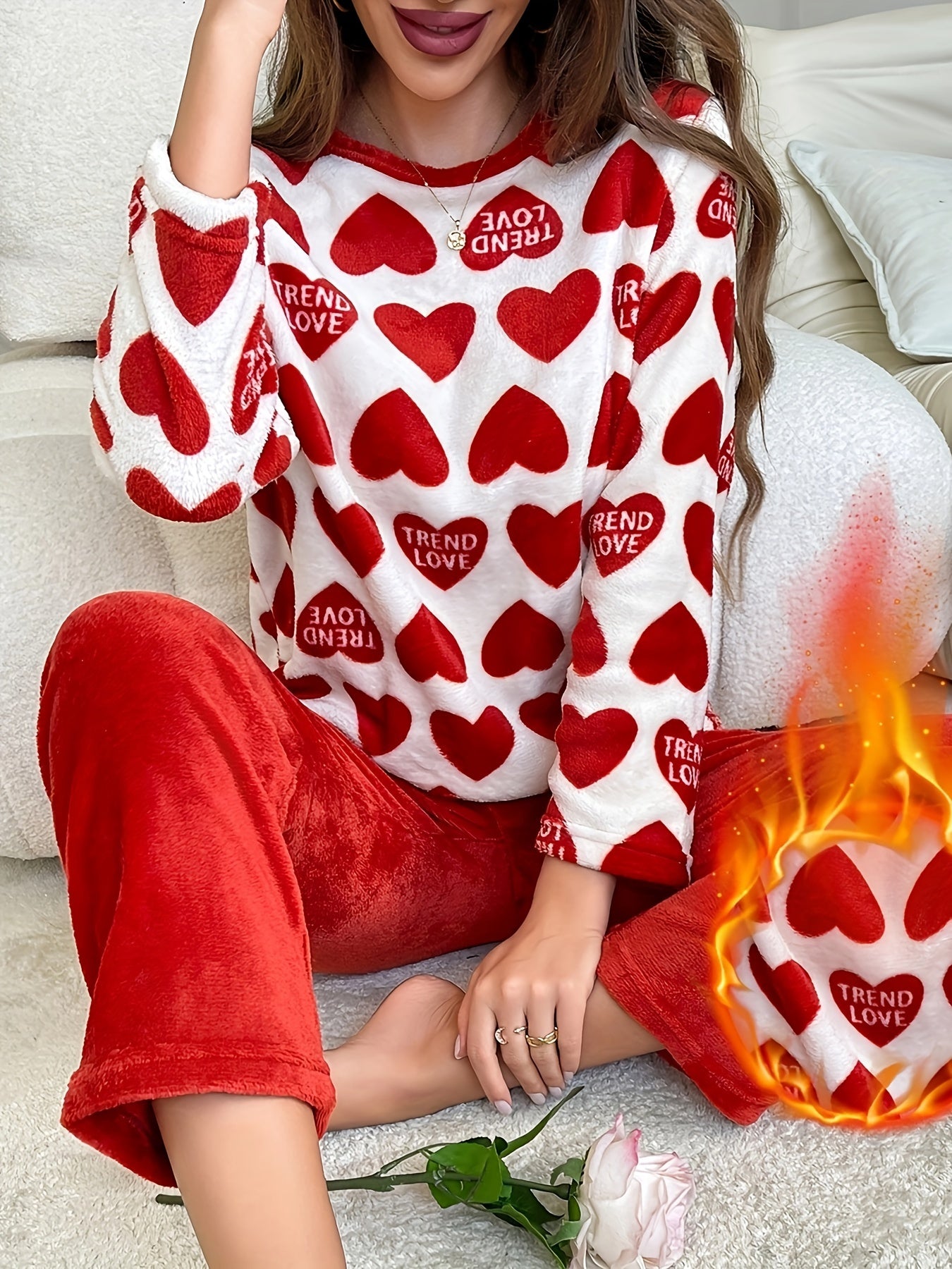 Conjunto de pijama de punto de poliéster para mujer con patrón de corazones, camiseta de cuello redondo y pantalones para otoño e invierno