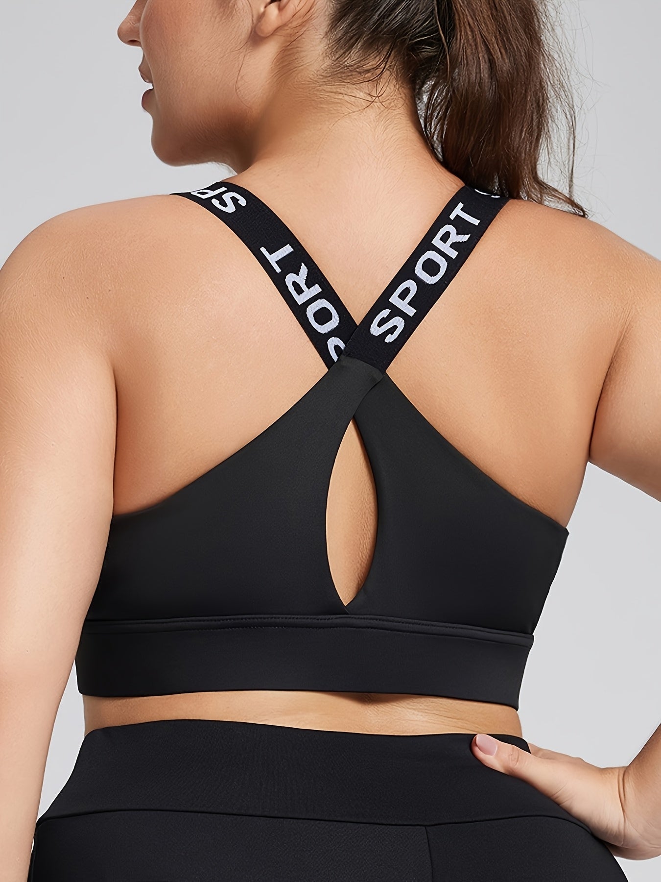 Plus Size Sports Bra with Front Zipper Yoga Workout Top Adjustable Straps