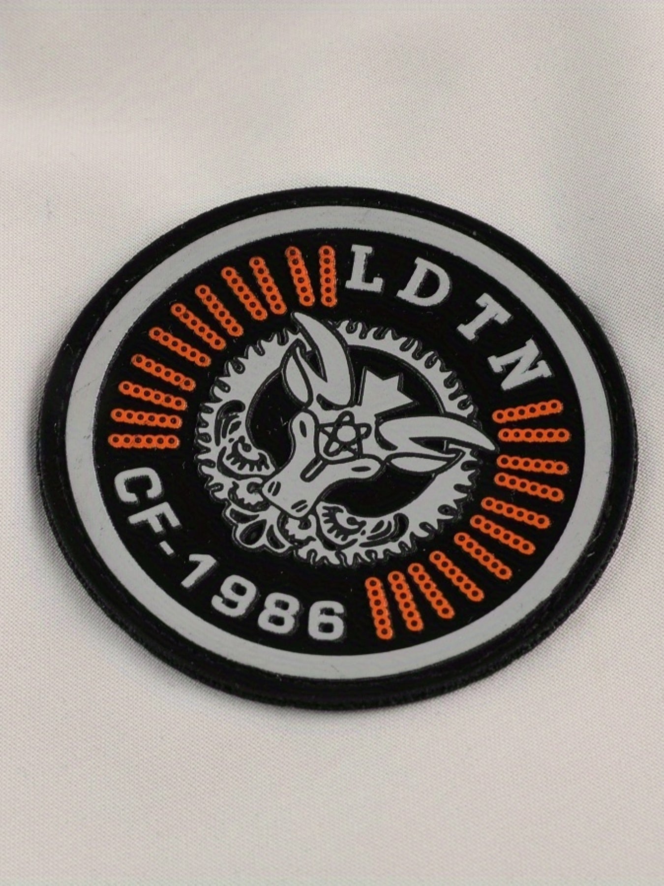 Chaqueta ligera casual de poliéster para hombre con múltiples bolsillos y capucha con cordón