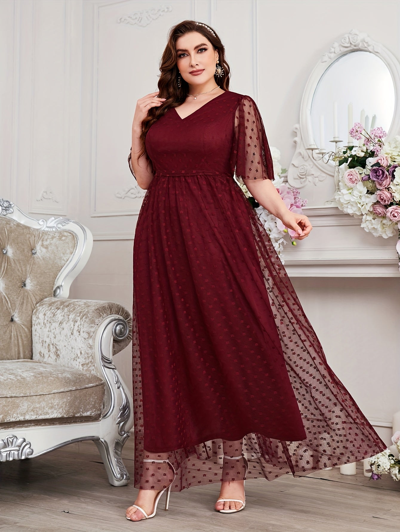 Plus Size Women's Elegant Lace Maxi Dress with Contrast Details