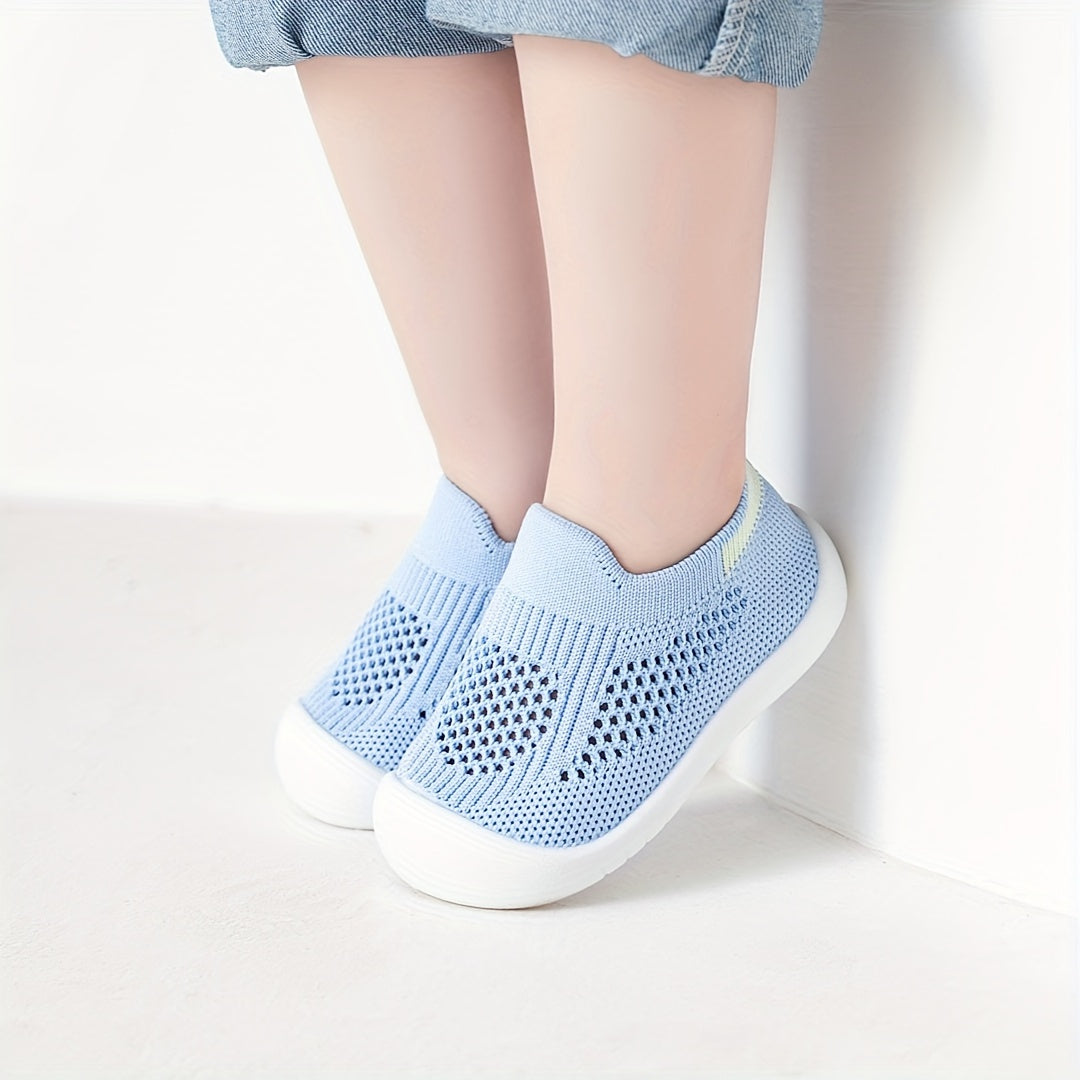 2025 yil yozgi yangi nafas oladigan to'rli bolalar poyafzallari, yumshoq sirpanmaydigan taglik bilan, 0-24 oylik bolalar uchun bir nechta ranglarda mavjud.