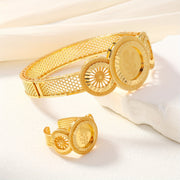 Vintage uslubidagi mis zargarlik to'plami, dumaloq Udan gul dizayni bilan, ayollar uchun 1 dona bilaguzuk va uzukni o'z ichiga oladi.