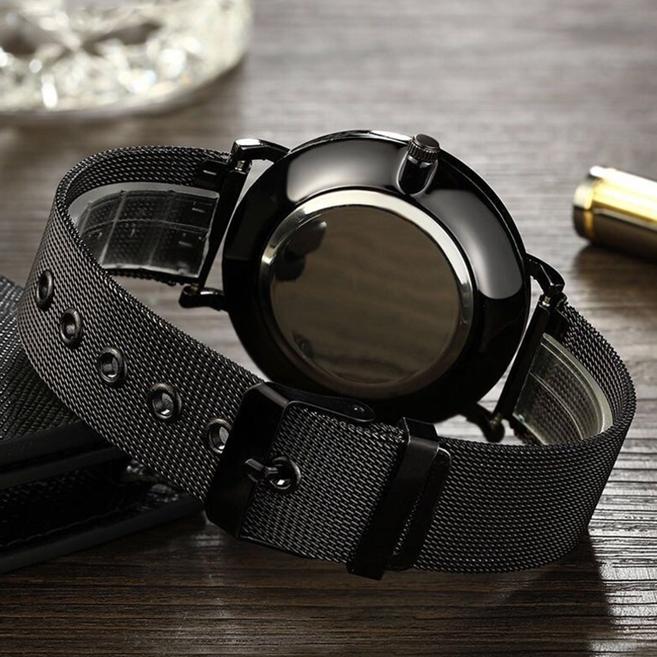 Zamonaviy erkaklar uchun minimalistik biznes dizayni bilan vaqt o'lchovchi, sovg'a berish uchun mukammal