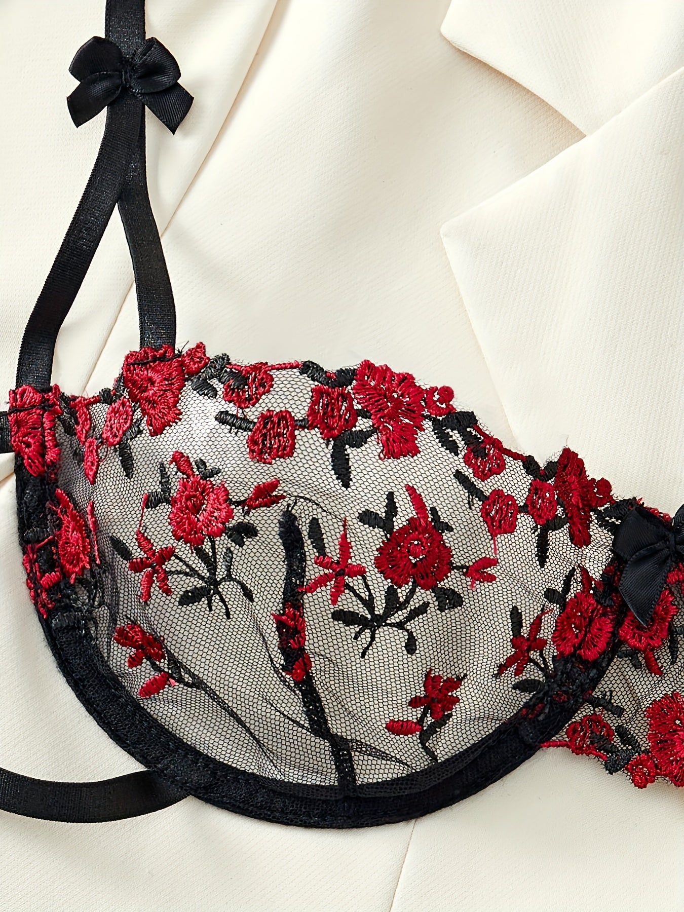 Gul naqshli tikuvli ichki kiyim to'plami, yarim shaffof to'rli brassiy va thong, ayollar uchun sexy ichki kiyim