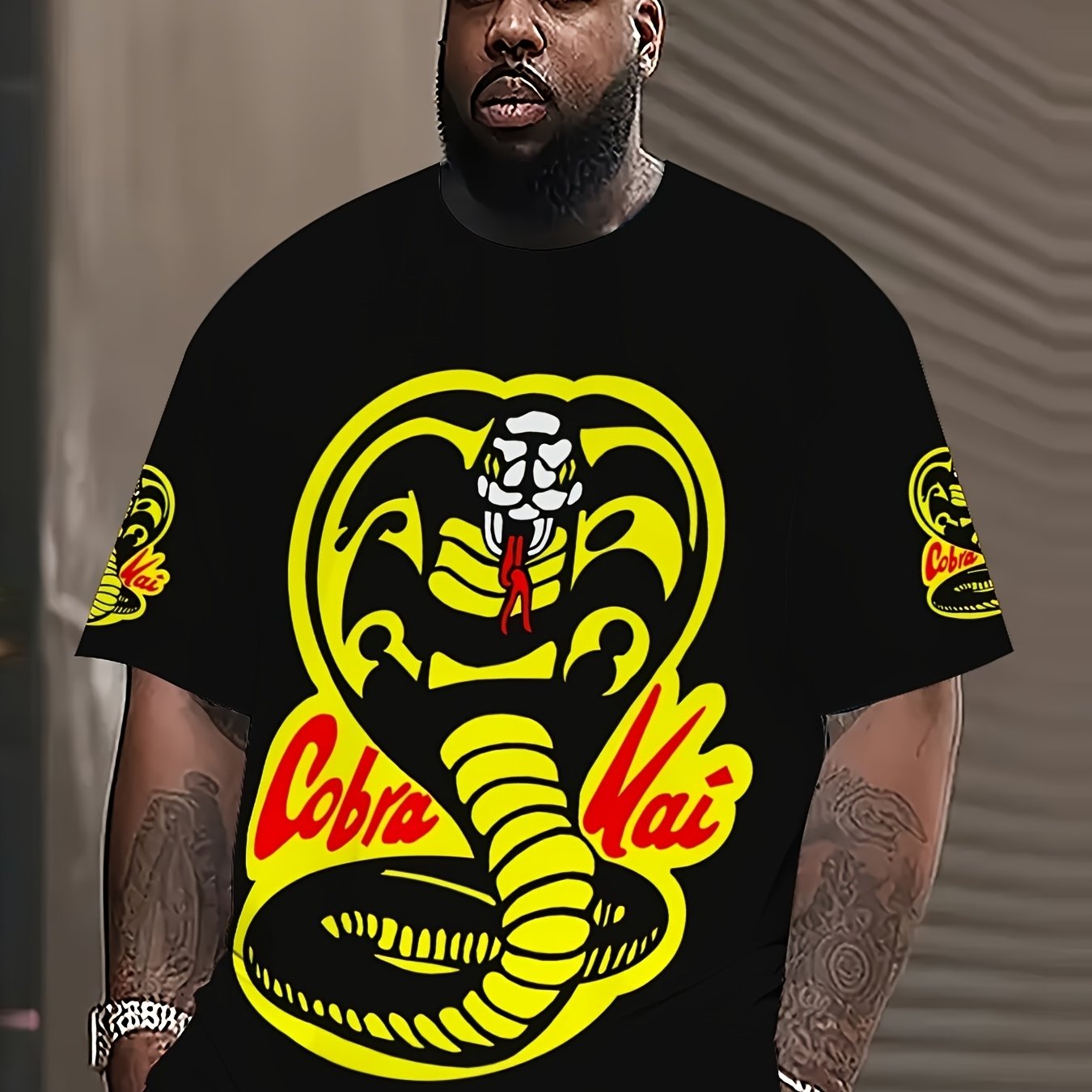 Erkaklar uchun 3D Kobra Iloni Grafik T-Shirt, qalin sariq va qizil bosmada, qulay polyester aralashmasidan tayyorlangan, har kuni va sport kiyimlari uchun mukammal. Katta o'lcham mavjud.