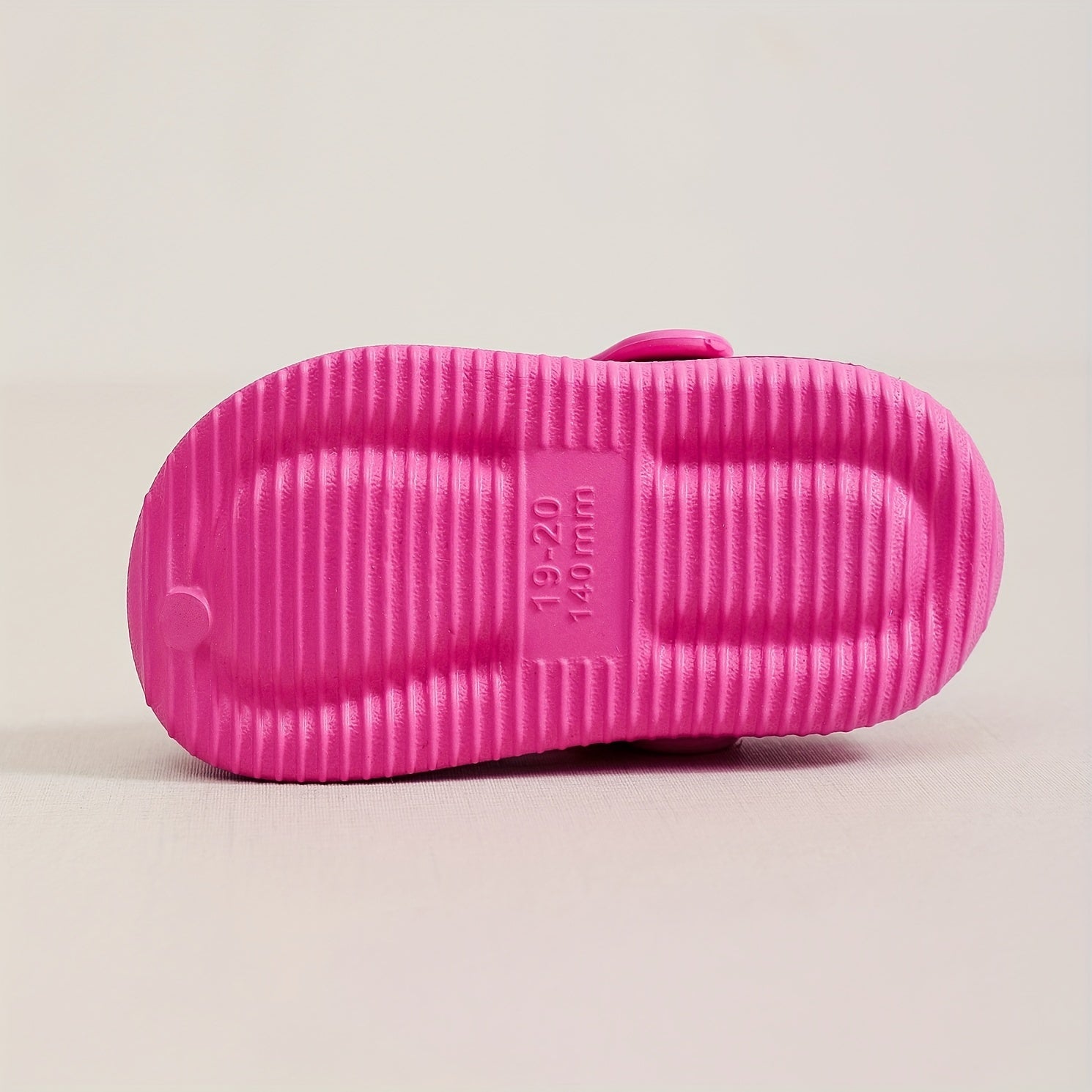 O'g'il bolalar uchun zamonaviy bo'sh qilingan qopqoq, tashqi faoliyatlar uchun sirpanmaydigan va qulay.