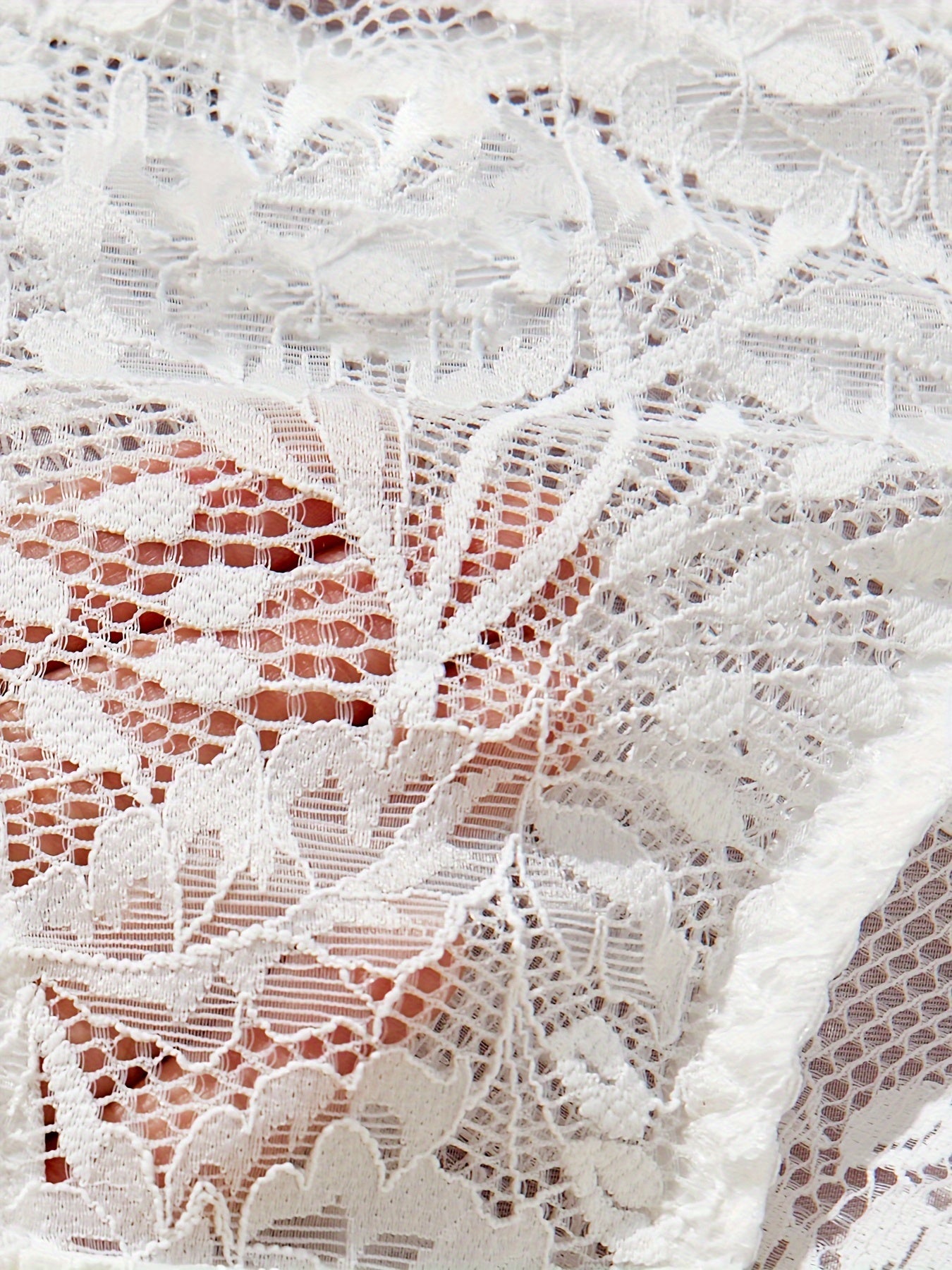 Ayollar uchun dantelli ichki kiyim to'plami