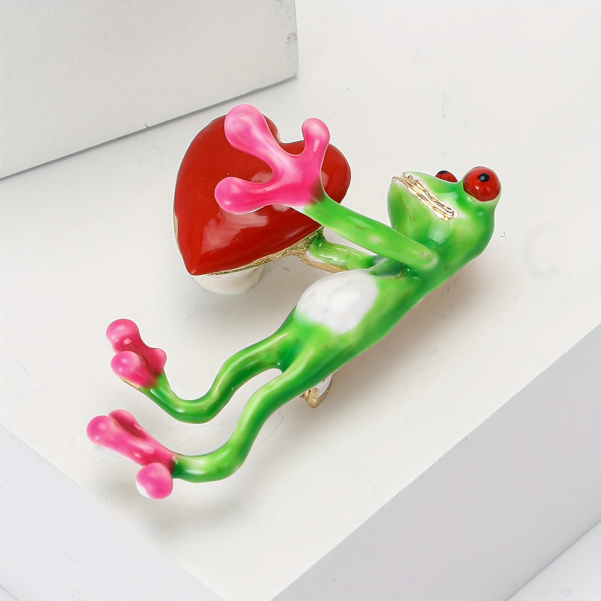 Unisex Enamel Heart Frog Brooch Alloy Irregular Shape Fashion Accessory