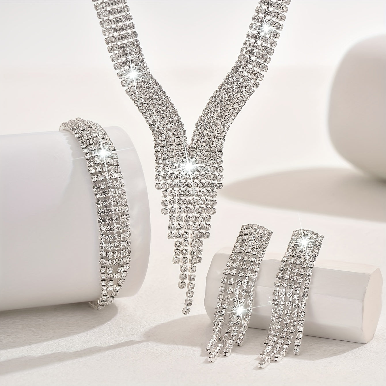 V-shaklidagi zargarlik buyumlari to'plami, tassel taqinchoq, bilaguzuk, sirg'alar, sintetik toshlar, rhinestones, kumush qoplangan