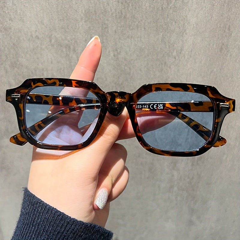 Large Square Fashion Sunglasses for Women Retro Street Style with Metal Hinges
